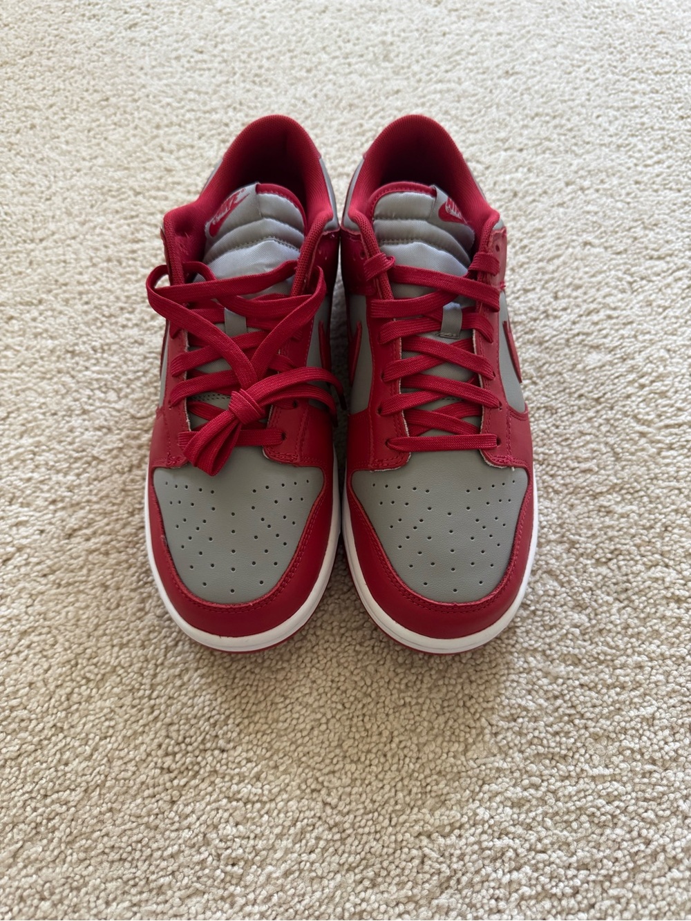 Nike Men's Red and Gray Low-Top Sneakers - Two-Tone Fashion